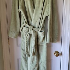 Comfy bathrobe with tie front.